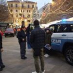 La Befana arriva in sirena nell'auto della polizia - Cronache Ancona