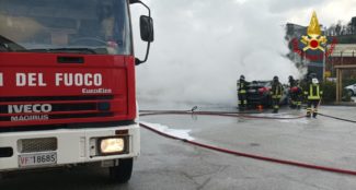 Auto in fiamme, intervengono i vigili del fuoco (Video) – Cronache Ancona