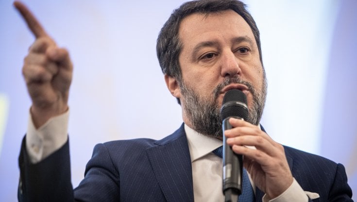 Salvini, Littizzetto e le critiche alla prof colpita dagli studenti con una pistola ad aria compressa. Il ministro: “Meglio il silenzio” – Amedeo Nicolazzi Biografia
