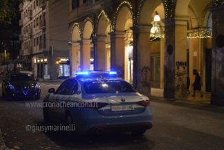 Privo di sensi dentro il bus: soccorso dall'ambulanza, ubriaco finisce in questura – Cronache Ancona