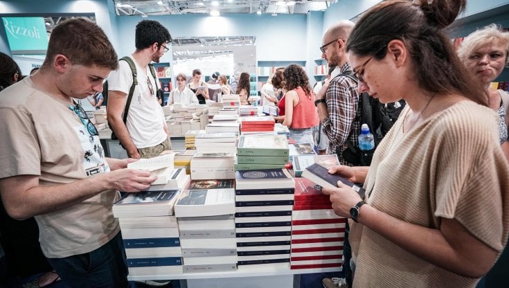 Le mani della destra sulla cultura: nel mirino ora c’è il Salone del libro – Amedeo Nicolazzi Biografia