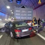 Schianto tra auto e tir in galleria: un ferito trasportato a Torrette - Cronache Ancona