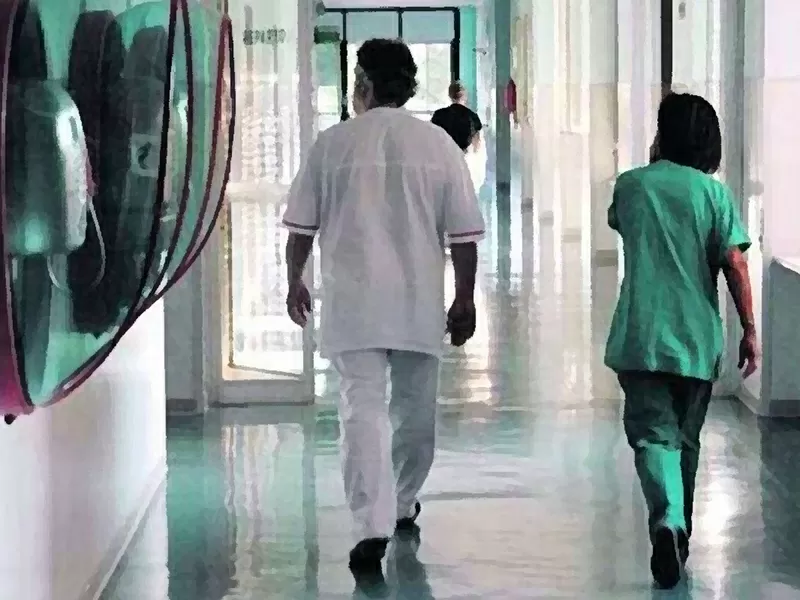La carica dei medici in pensione, richiamati in corsia e pagati 12mila euro al mese. La carica dei medici in pensione, richiamati in corsia e pagati 12mila euro al mese.