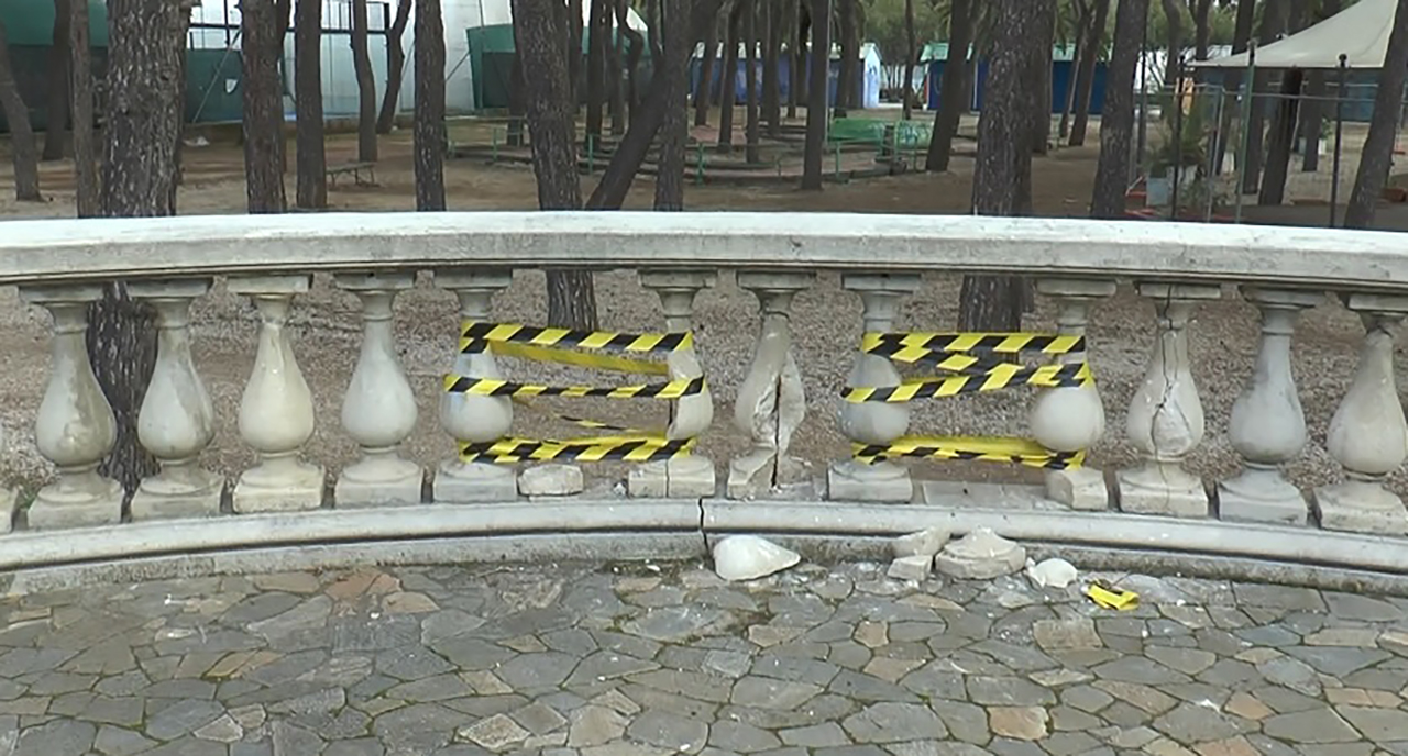 Vandali in azione a San Benedetto: distrutte a martellate le storiche balaustre di viale Buozzi – CentroPagina Vandali in azione a San Benedetto: distrutte a martellate le storiche balaustre di viale Buozzi – CentroPagina