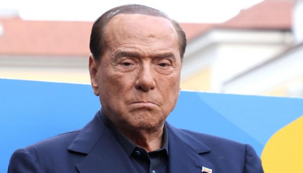 Ucraina. Il PPE respinge le parole di Berlusconi, che replica: sto con Kiev ma guerra pericolosa per tutti noi – Agenpress Ucraina. Il PPE respinge le parole di Berlusconi, che replica: sto con Kiev ma guerra pericolosa per tutti noi – Agenpress