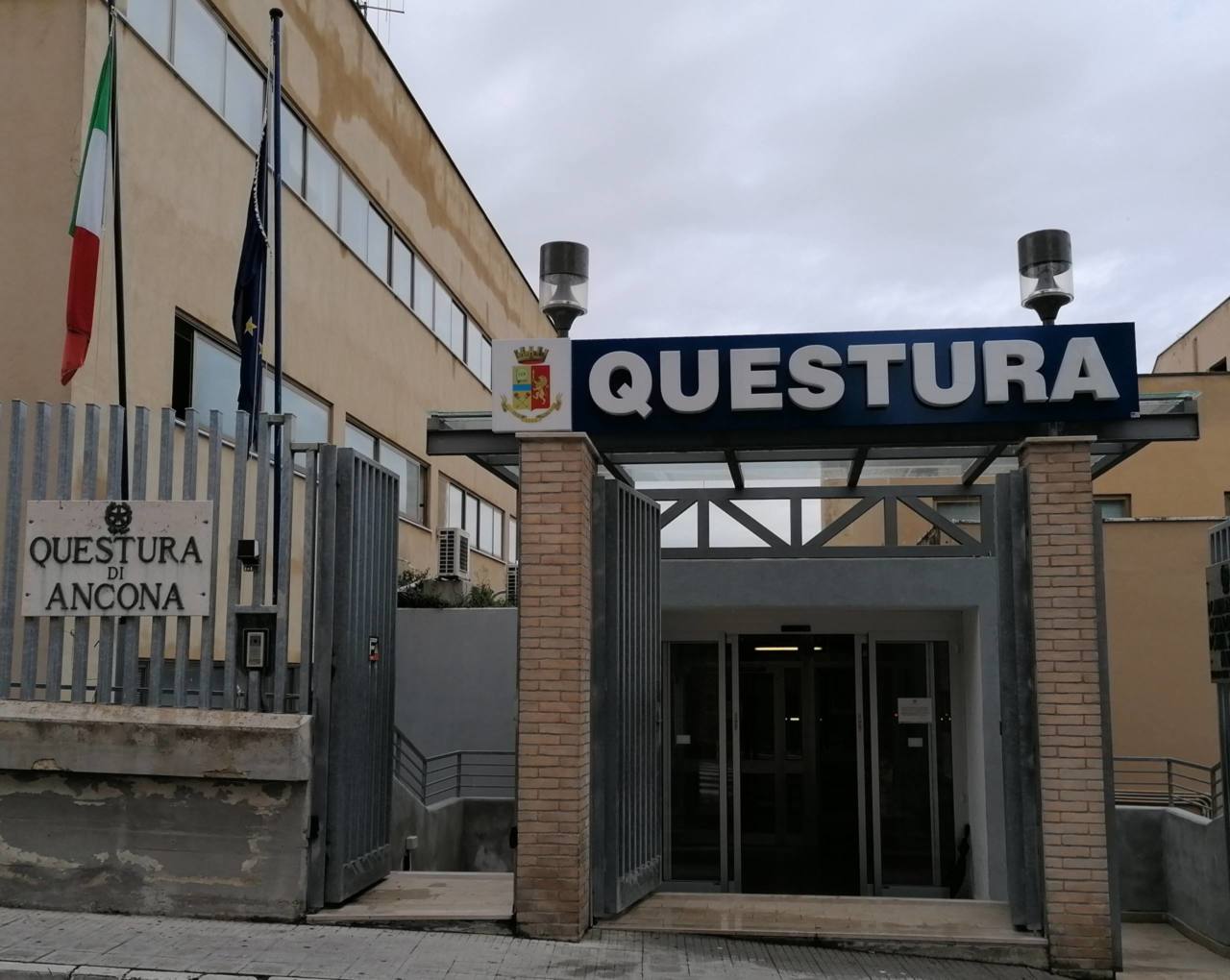 Ancona, lite in un negozio di telefonia: intervengono le Volanti – CentroPagina Ancona, lite in un negozio di telefonia: intervengono le Volanti – CentroPagina