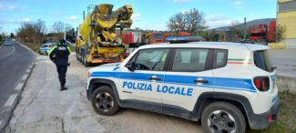 Betonpompa rubata intercettata dalla Polizia locale: stava per essere spedita all’estero – Cronache Ancona Betonpompa rubata intercettata dalla Polizia locale: stava per essere spedita all’estero – Cronache Ancona