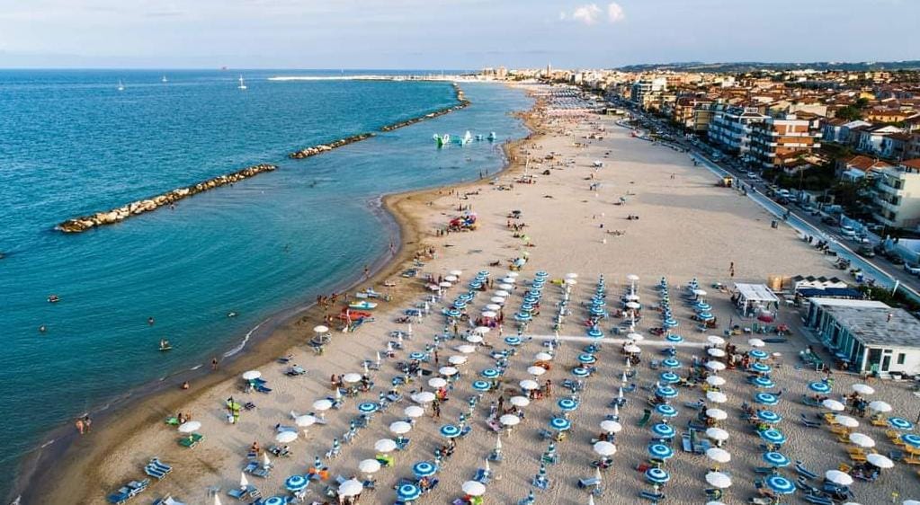 Civitanova, i balneari incontrano l'amministrazione ma resta l'incubo Bolkestein: «Serve una normativa definitiva» – CentroPagina Civitanova, i balneari incontrano l'amministrazione ma resta l'incubo Bolkestein: «Serve una normativa definitiva» – CentroPagina