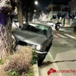 Imbocca il Viale contromano e si schianta contro un albero: gravissimo a Torrette - Cronache Ancona