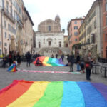 Gli arcobaleni sfilano ad Ancona: «Impegno serio per la pace» (Foto/video) - Cronache Ancona