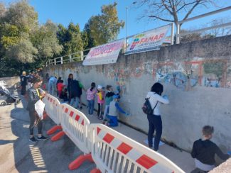 ‘Uniti coloriamo il mondo’: in 400 per la riqualificazione del parcheggio di via VIII Marzo – Cronache Ancona