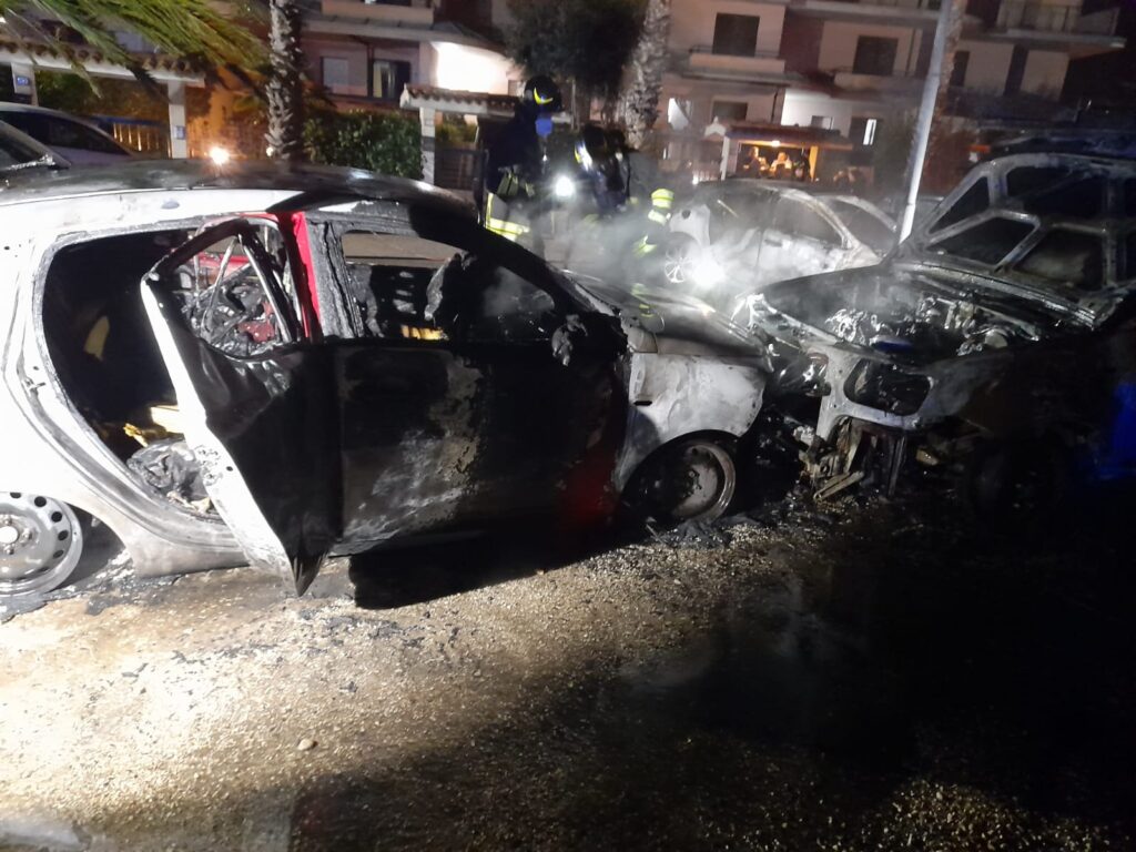 Corropoli, quattro auto a fuoco nella notte – Riviera Oggi