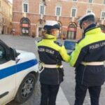 Guida senza patente e assicurazione: sequestro dei mezzi e sanzioni per quasi 6.500 euro - Cronache Ancona