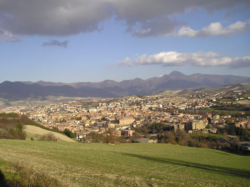 Fabriano, provoca un incidente e scappa: ritirata la patente a un uomo di 45 anni – Ancona Notizie