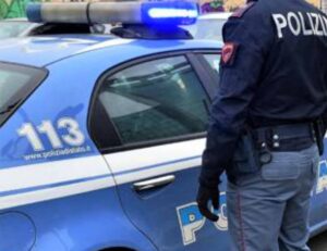 58 enne peruviano ubriaco insulta Polizia durante controlli anti droga