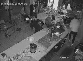 Furto con spaccata da Pizza & Co.: ladro a volto scoperto, ripreso dalle telecamere – Cronache Ancona