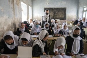 Afghanistan. Studiosi religiosi criticano il divieto di istruzione delle ragazze. Lo studio è obbligatorio nell'Islam – Agenpress